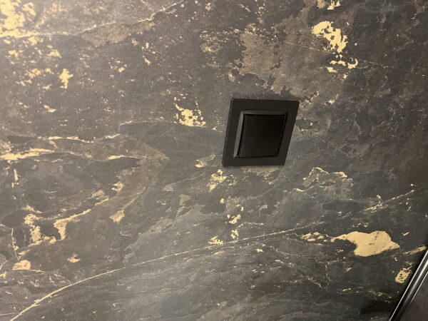 Kamenná dyha Black Slate Gold 122x244x0,2 cm